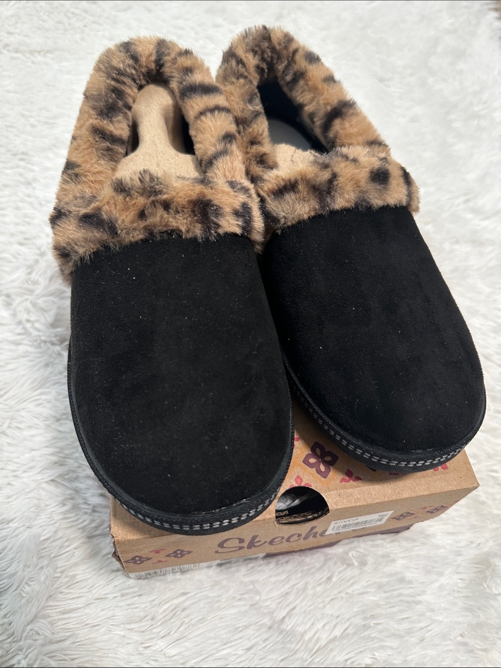 🐛 NWT Skechers Cozy Campfire Slippers